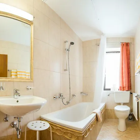Ferienhaus Pension Gulla * Нойштіфт-ім-Штубайталь