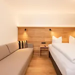 Ferienhaus Pension Gulla * Neustift im Stubaital